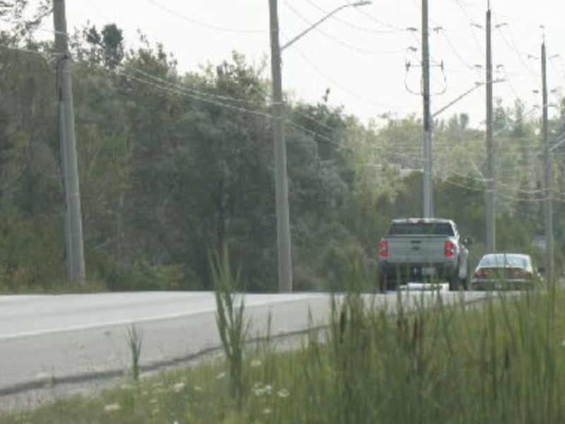Barrie man dies after crashing into tree in south end 