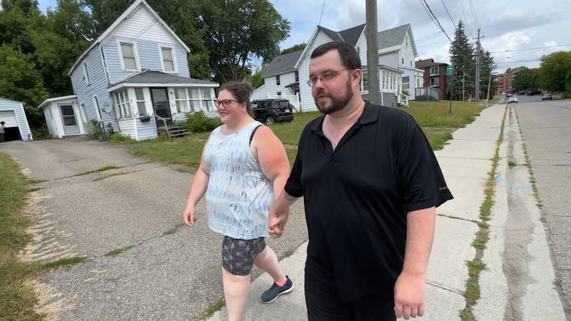 Canadian man denied U.S. entry ahead of wedding, cites alleged overstay