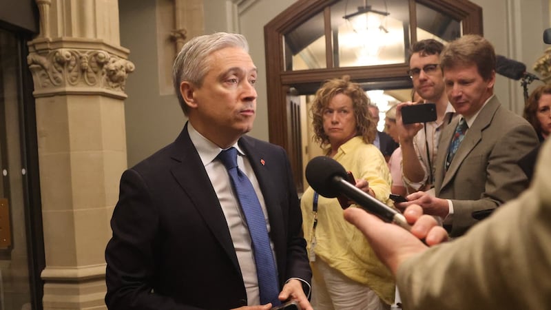 Number of federal public service jobs could drop by almost 60,000, report predicts