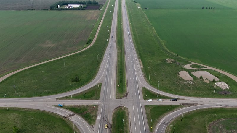 Manitoba premier says an overpass is back on the table for site of intersection crash