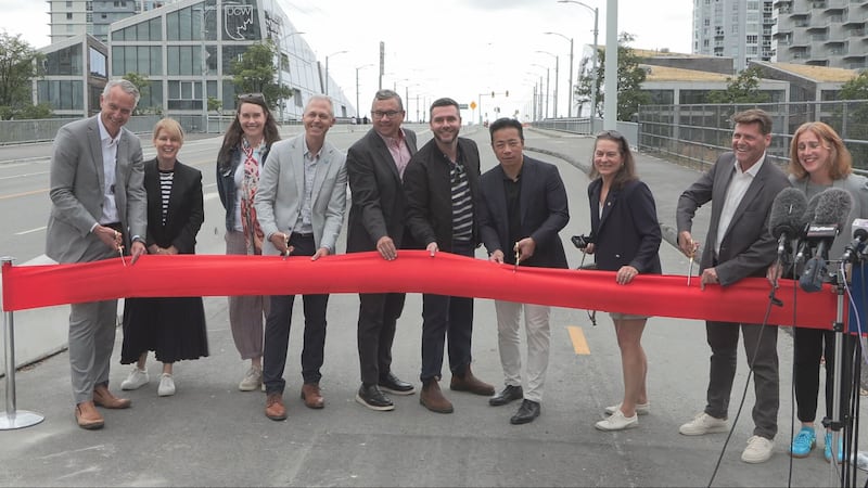 Protected walking and cycling path officially open on Vancouver’s Granville Bridge 