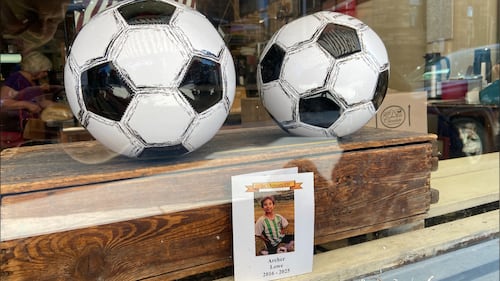 Residents in Almonte, Ont. displaying soccer balls in memory of 9-year-old boy