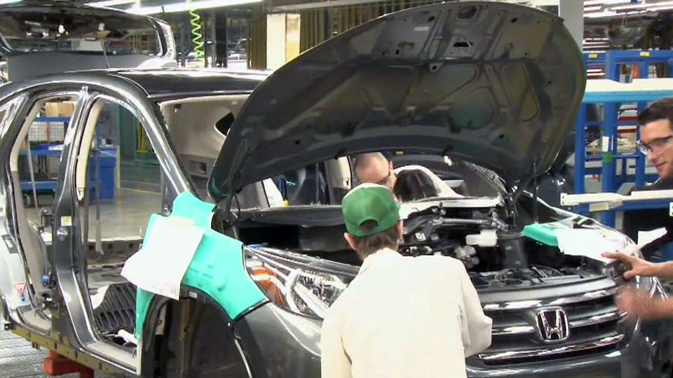 Automakers bracing for impact of Trump's tariffs ahead of Feb. 1
