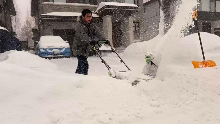 Another snowstorm slams Ottawa, city digging out from 37 cm