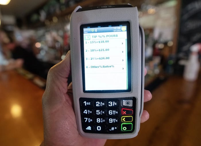 Montrealers more demanding in restaurants but better tippers than most of Canada: poll
